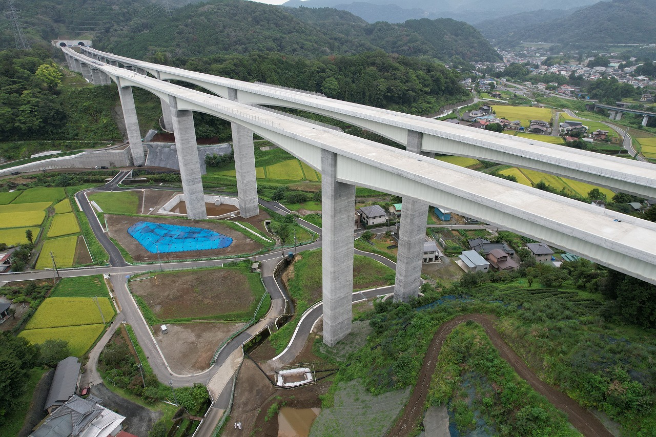 当社が施工を手掛けた新東名高速道路の柳島高架橋